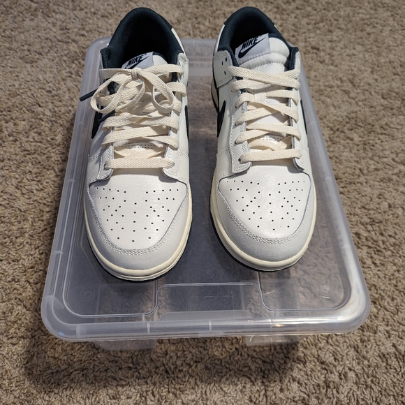 NIKE DUNK LOW - Picture 3 of 8